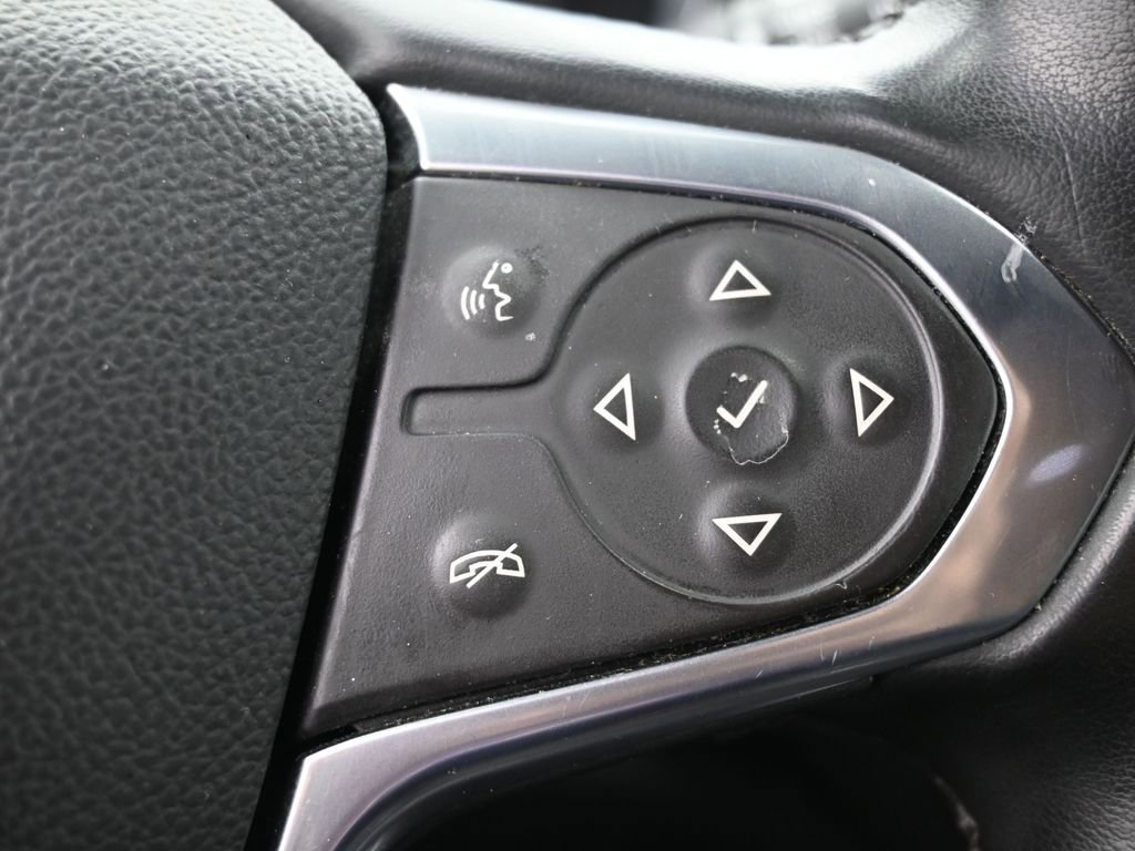 Used 2023 Chevrolet Traverse LT image 24