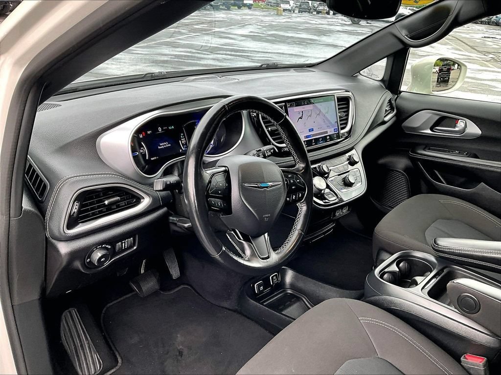 Used 2021 Chrysler Pacifica Touring w/ S Appearance Package FWD image 8