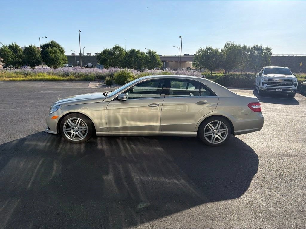 Used 2010 Mercedes-Benz E 550 4MATIC Sedan image 2