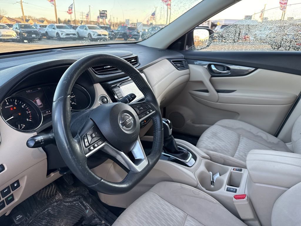 Used 2018 Nissan Rogue SV image 18