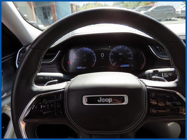 Used 2022 Jeep Grand Cherokee Overland w/ Luxury Tech Group IV image 16