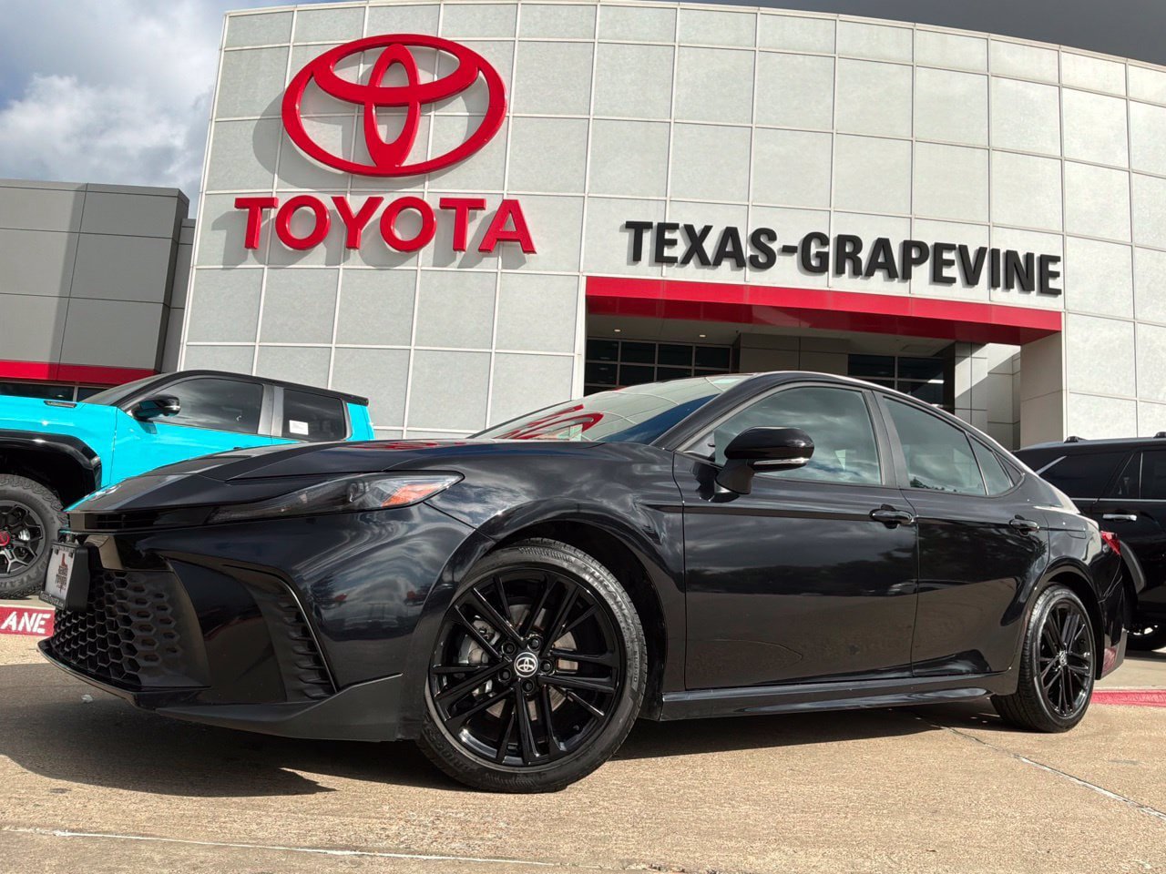 Used 2026 Toyota Camry SE FWD image 2