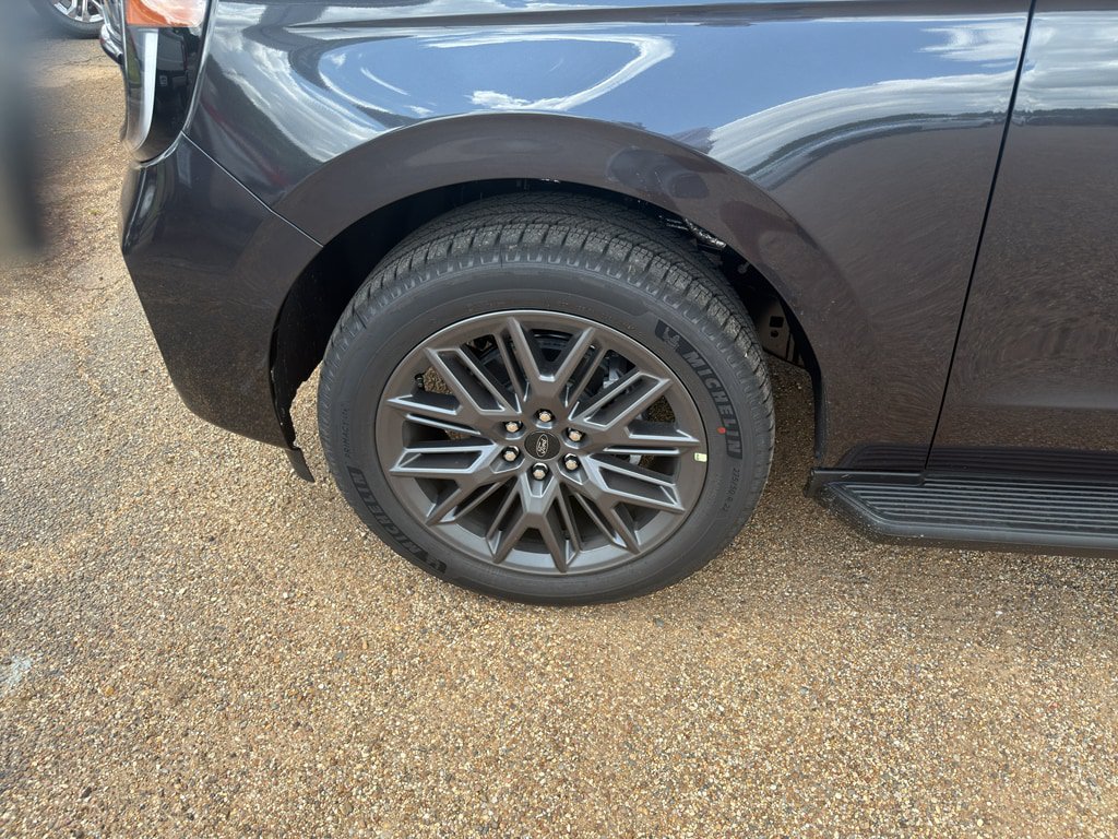 New 2026 Ford Expedition Platinum w/ Stealth Appearance Package AWD/4WD image 13