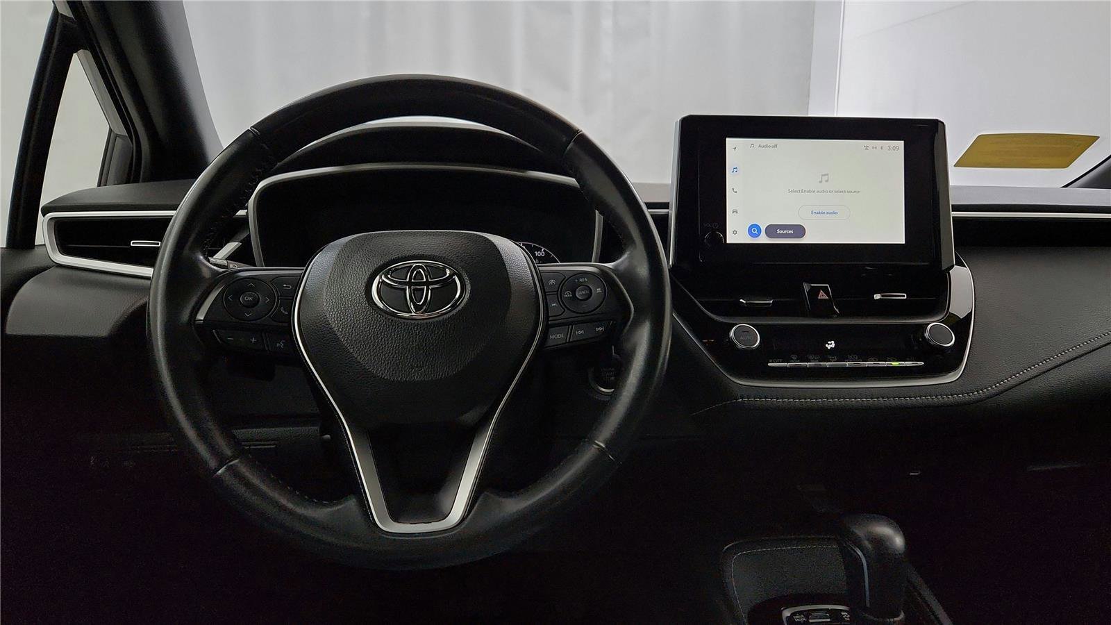 Used 2024 Toyota Corolla SE w/ SE Package image 27