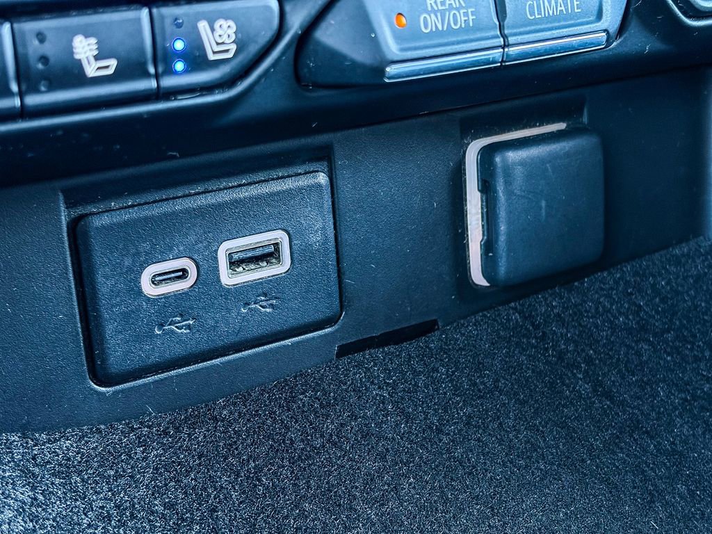 Used 2023 Chevrolet Suburban Premier image 34