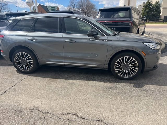 Used 2021 Lincoln Corsair Reserve w/ Equipment Group 201A image 2