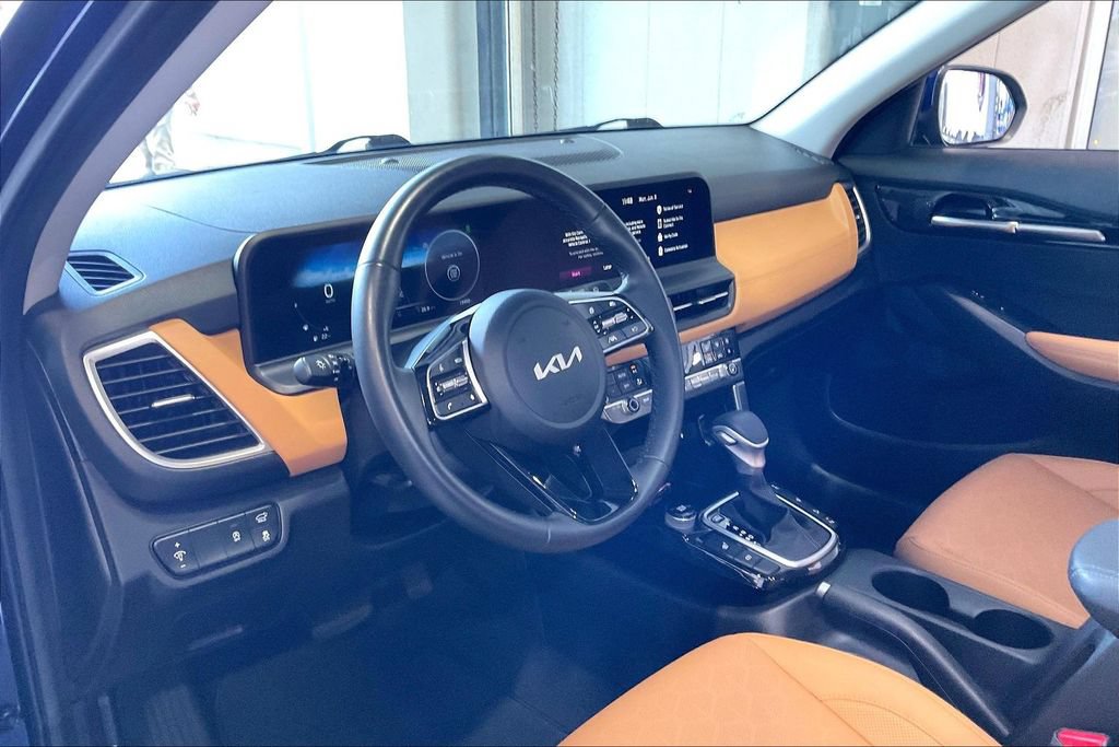 Used 2025 Kia Seltos EX w/ EX Sunroof Package AWD/4WD image 4