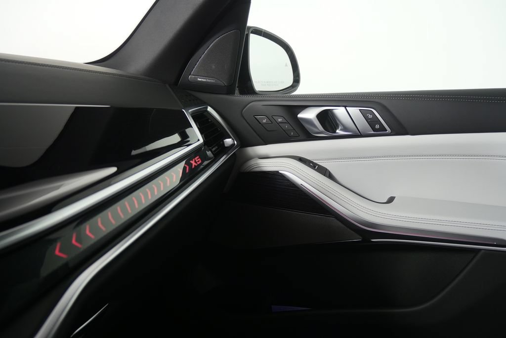 Used 2026 BMW X5 sDrive40i w/ M Sport Package RWD image 25