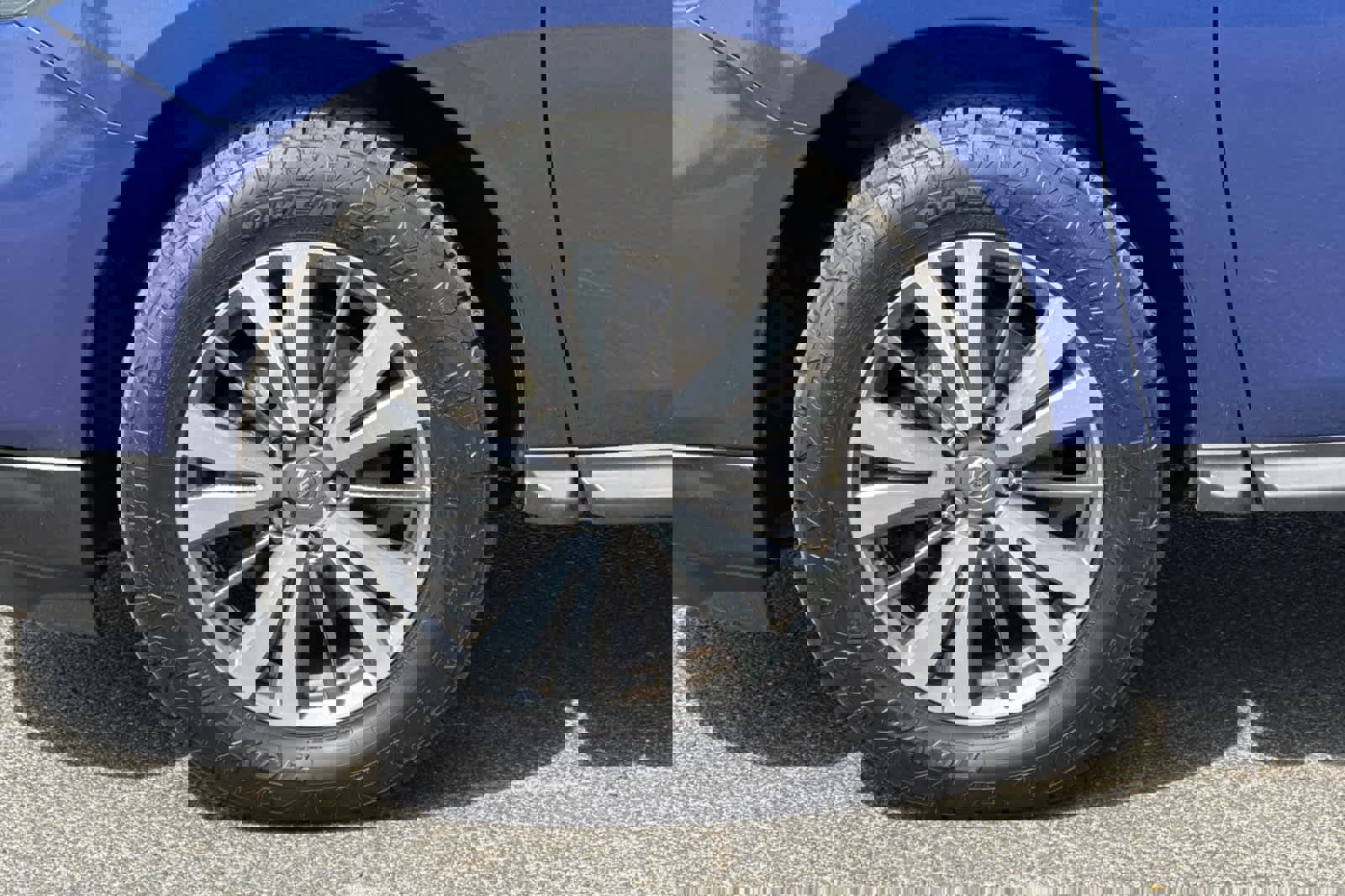 Used 2020 Nissan Pathfinder SV image 30