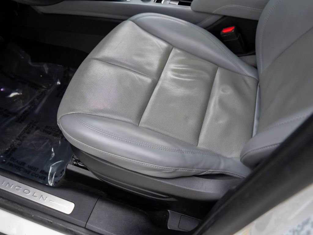 Used 2021 Lincoln Corsair Standard w/ Premium Package image 14