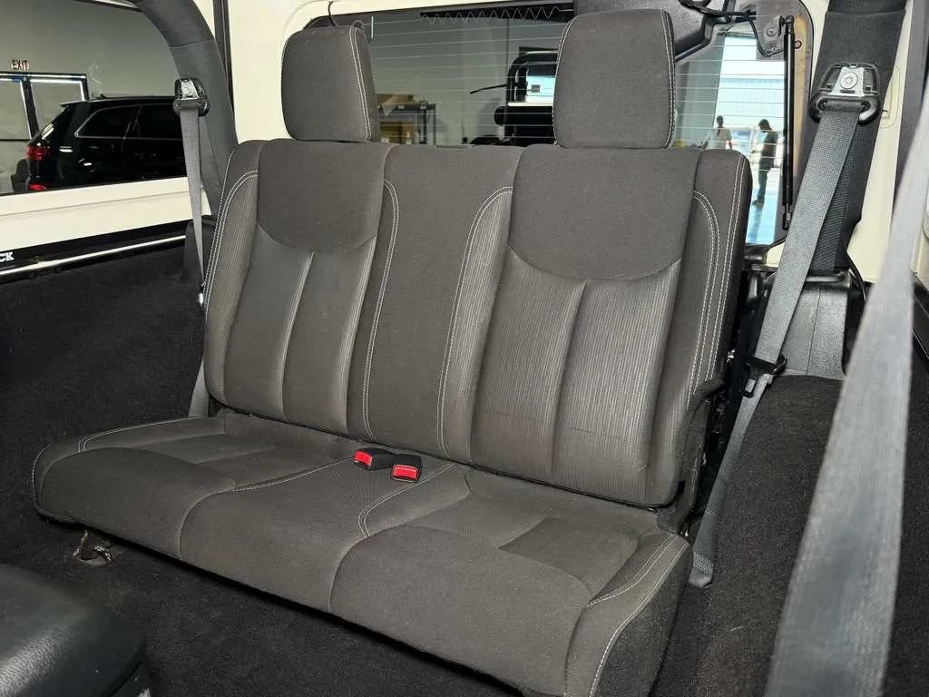 Used 2015 Jeep Wrangler Rubicon w/ Power Convenience Group AWD/4WD image 22