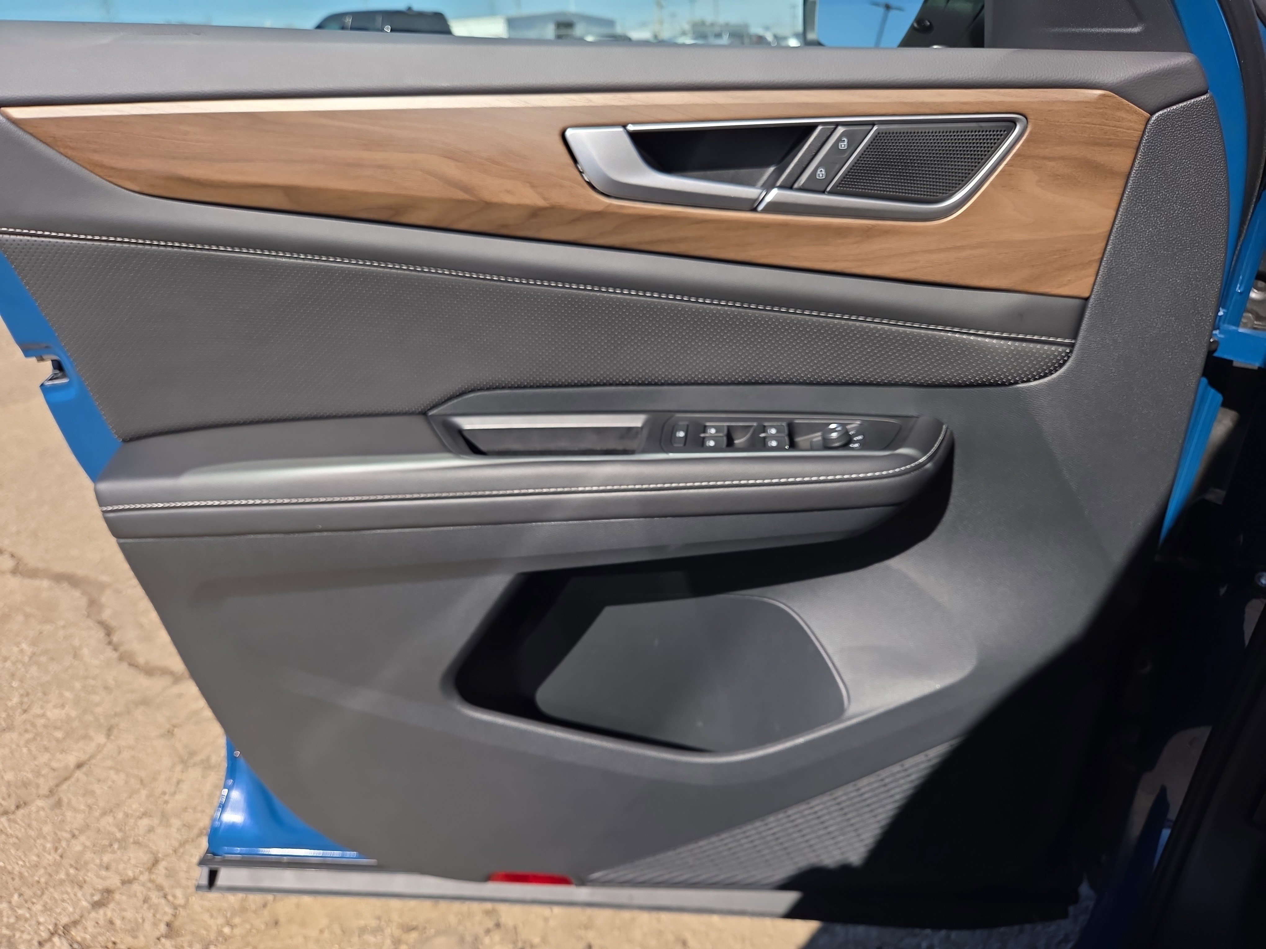 Used 2025 Volkswagen Atlas SE image 12