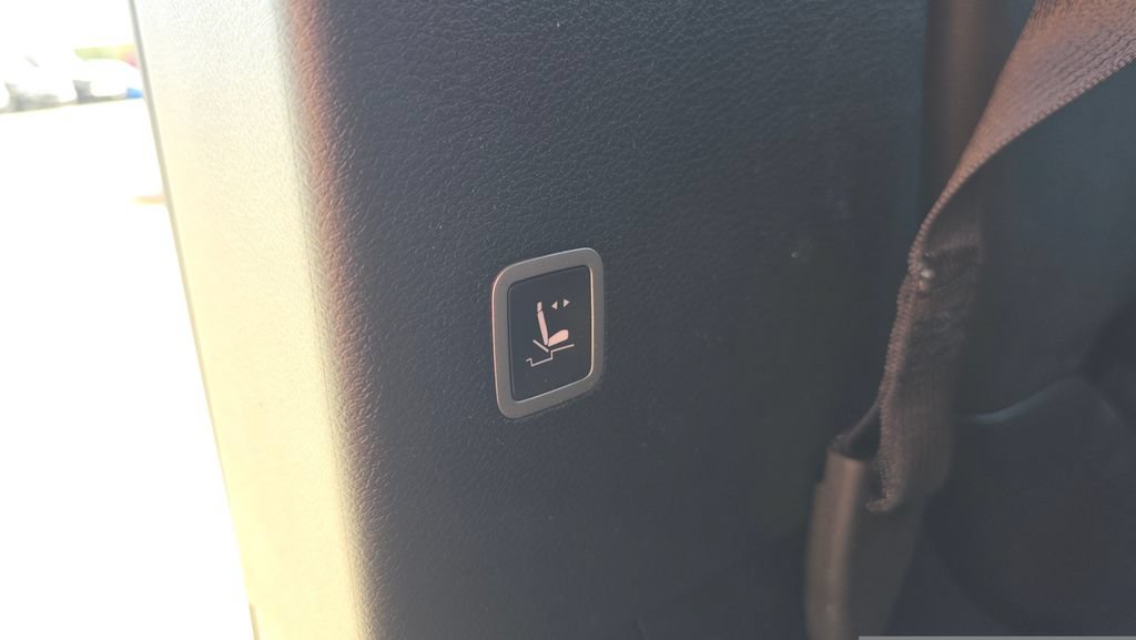 New 2027 Chrysler Pacifica Select FWD image 29