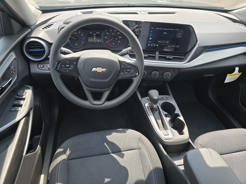 New 2026 Chevrolet Trax LS w/ LS Convenience Package FWD image 17