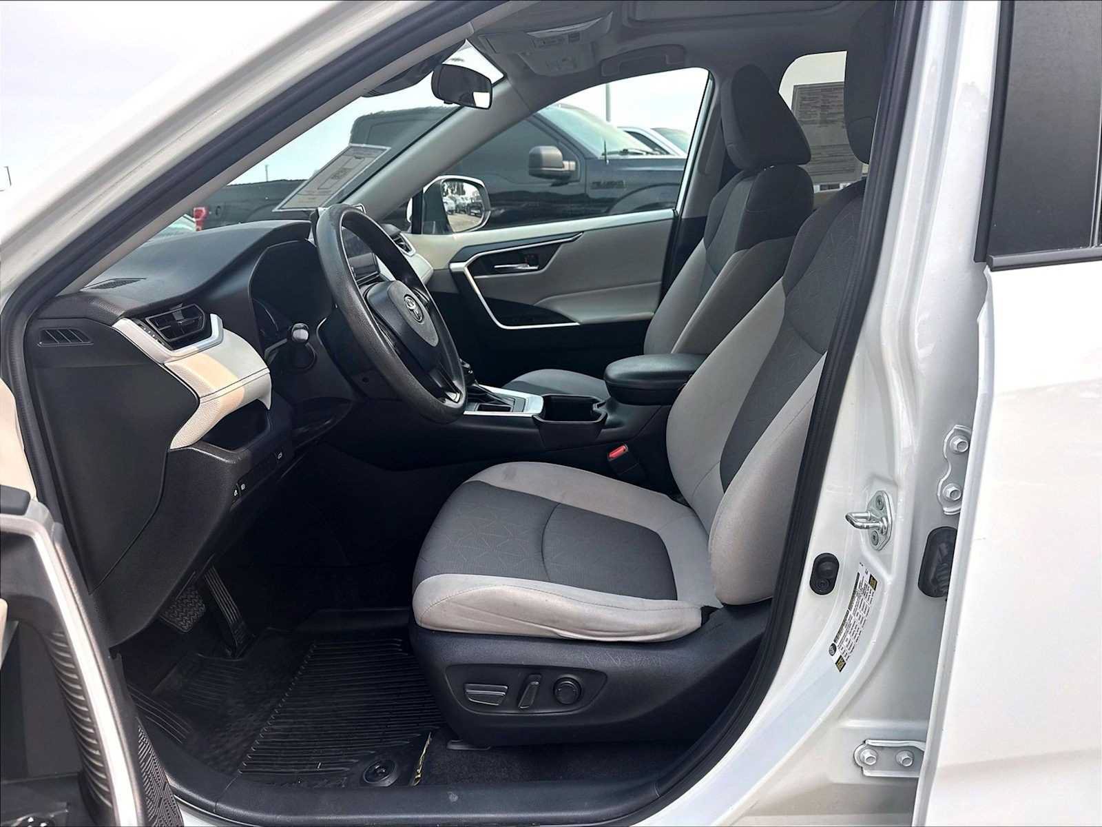 Used 2023 Toyota RAV4 XLE w/ Convenience Package FWD image 26
