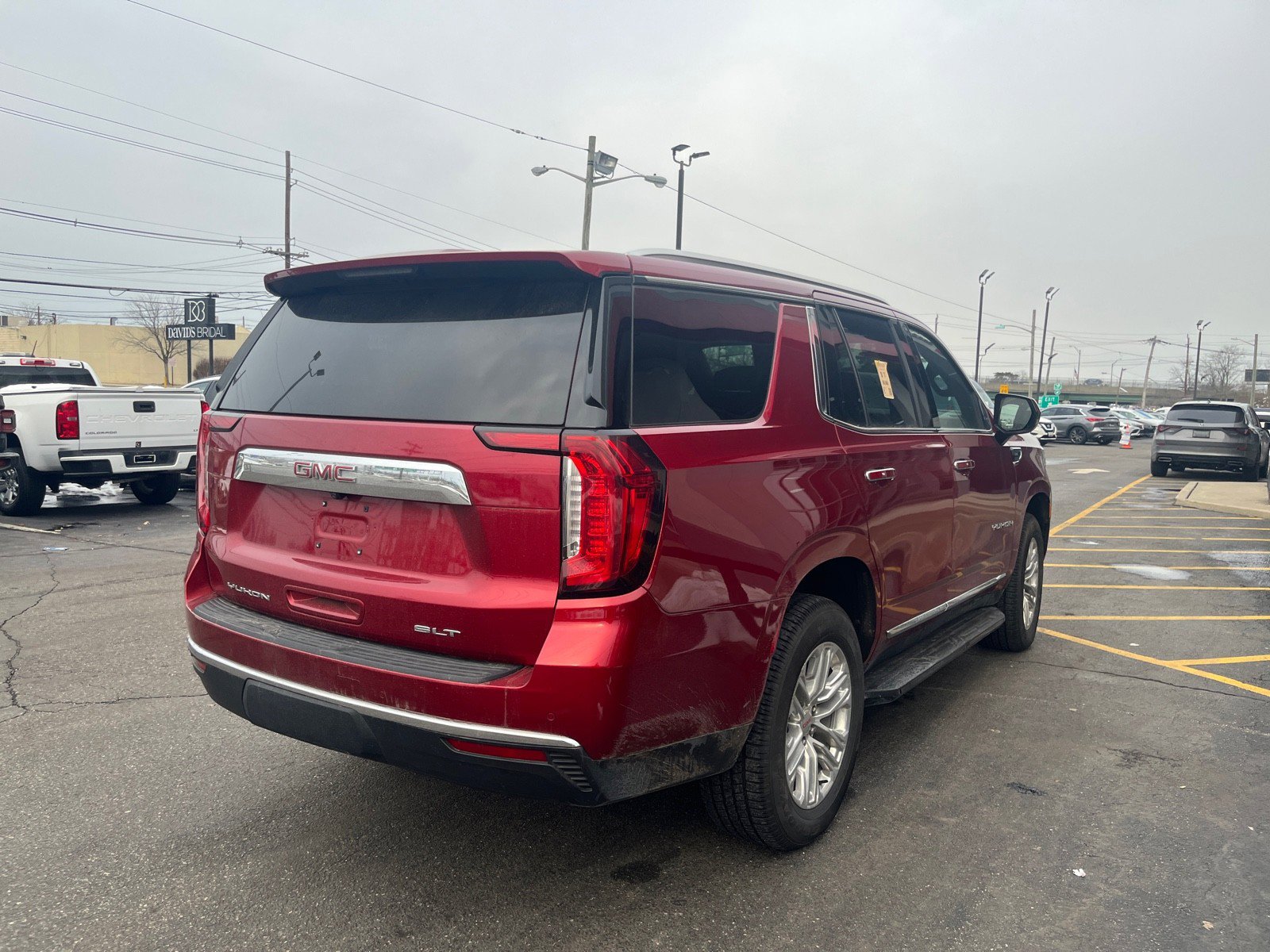 Used 2023 GMC Yukon SLT AWD/4WD image 7
