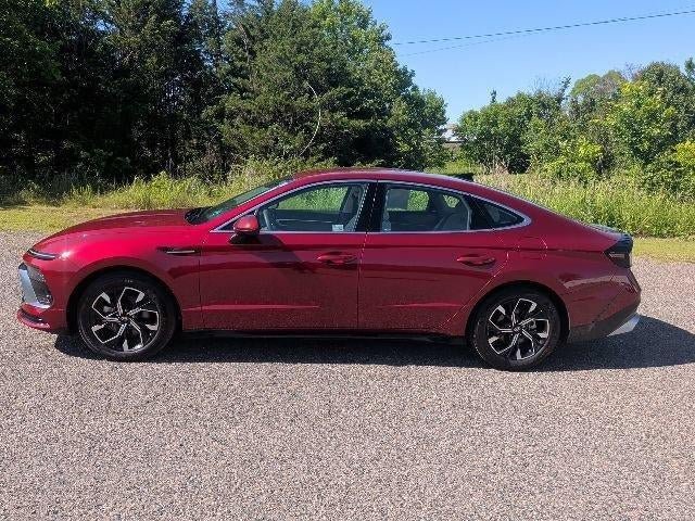 Used 2025 Hyundai Sonata SEL FWD image 2