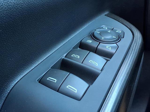 Used 2022 GMC Acadia SLT w/ Technology Package image 16