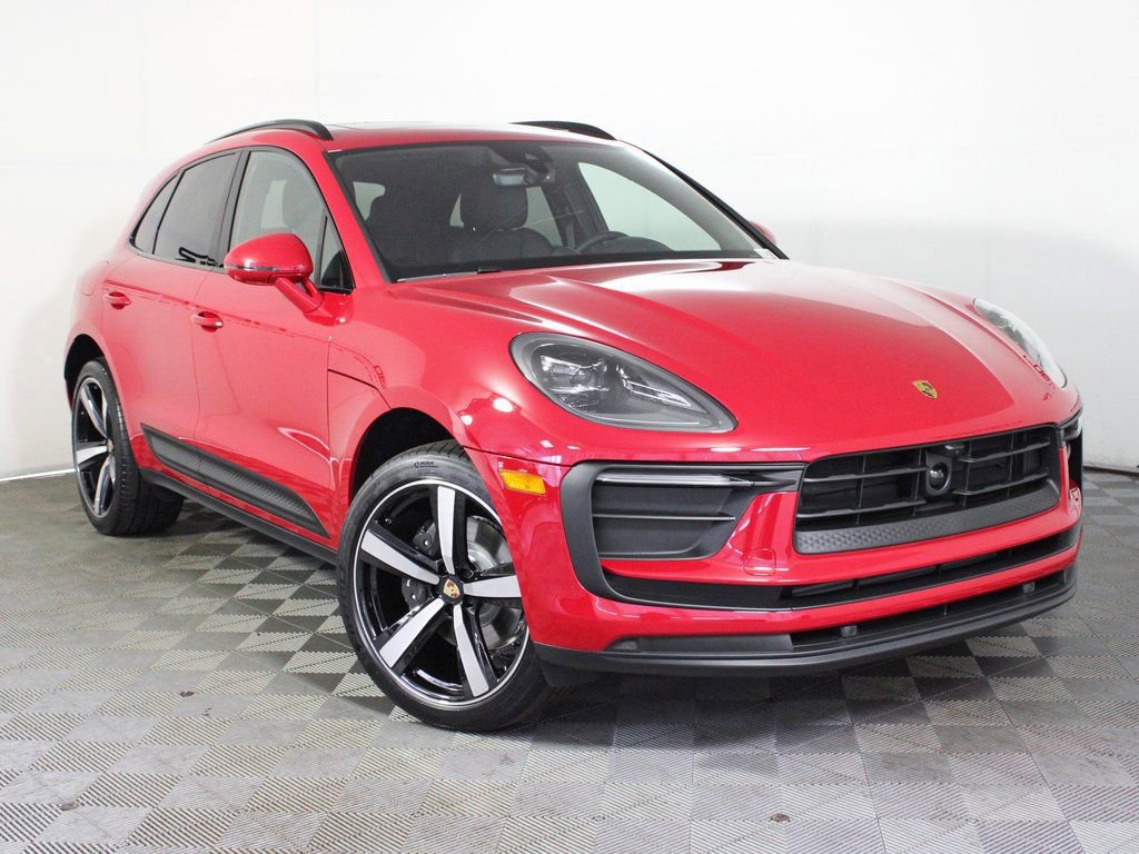 Certified 2025 Porsche Macan image 9