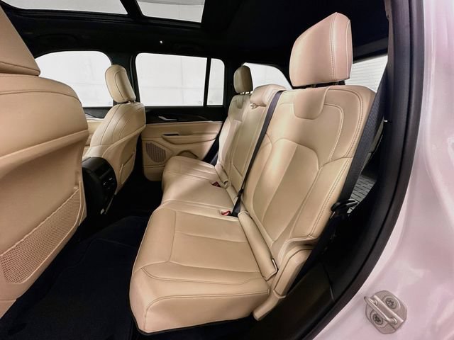 Used 2023 Jeep Grand Cherokee Limited w/ Black Appearance Package AWD/4WD image 30