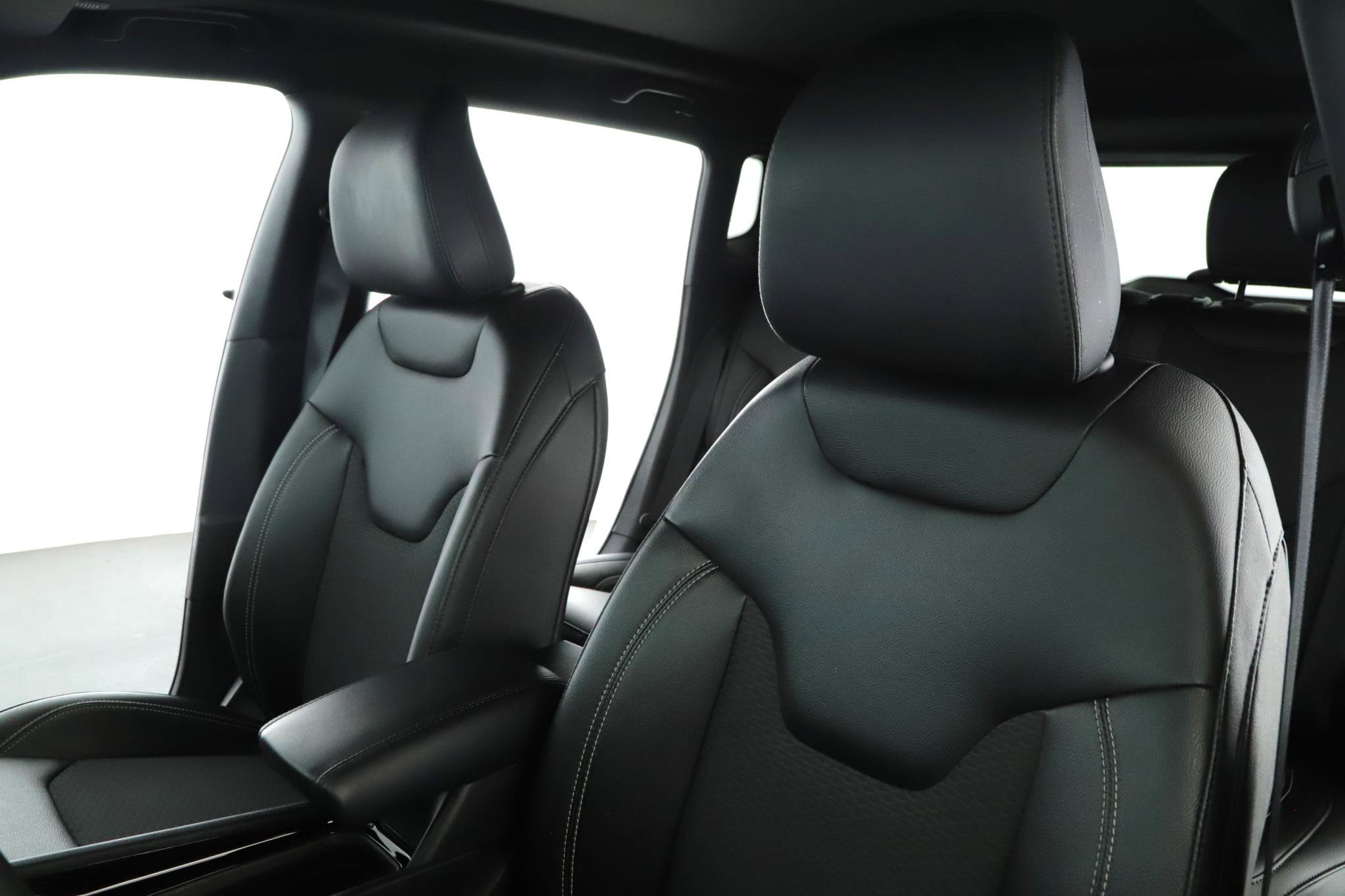 Used 2024 Jeep Compass Latitude w/ Sun and Sound Group image 4