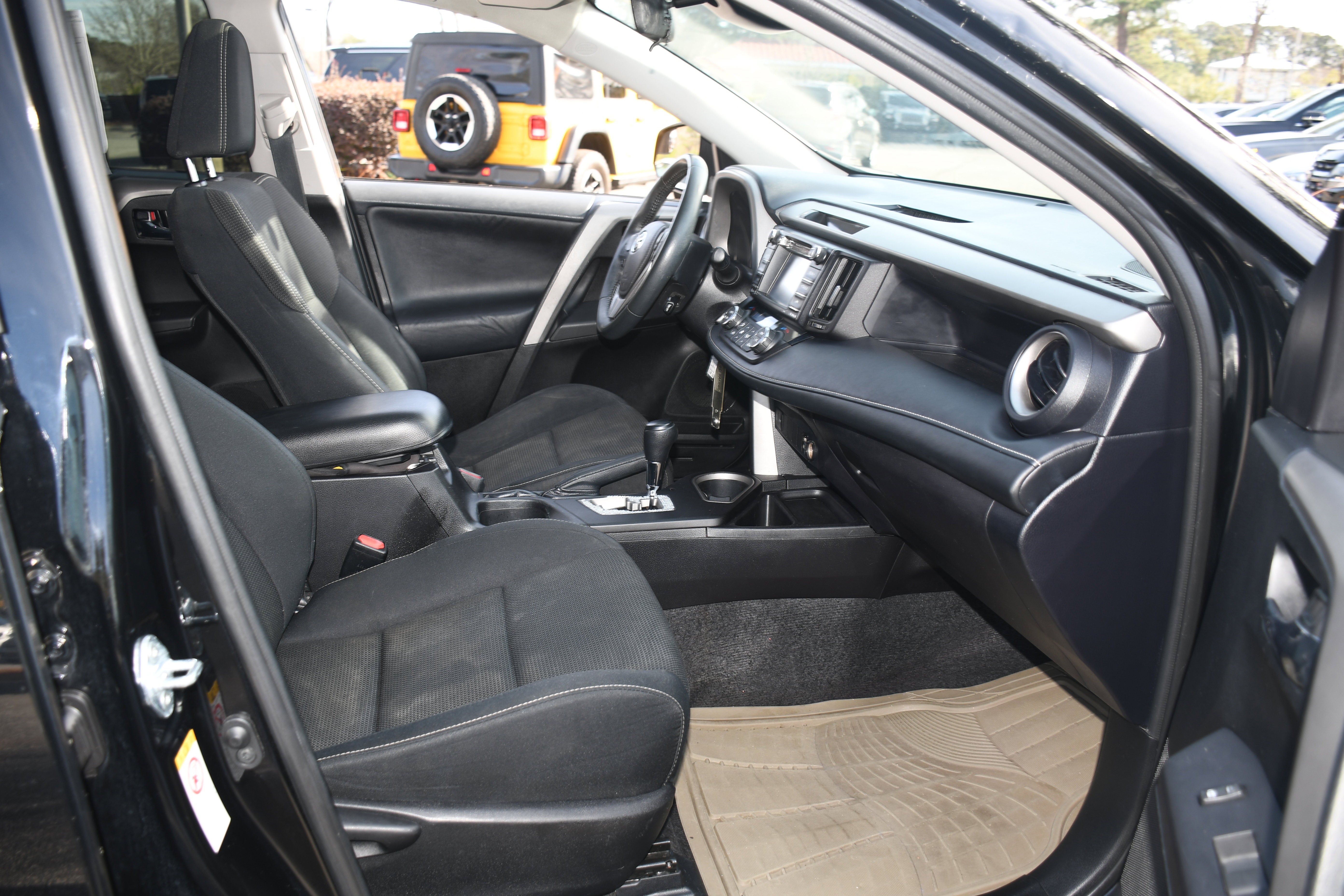 Used 2017 Toyota RAV4 XLE image 20