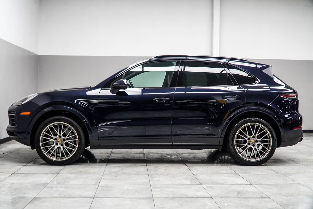 Used 2023 Porsche Cayenne Platinum Edition image 9