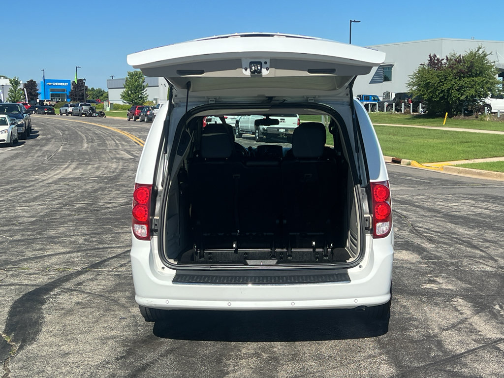 Used 2018 Dodge Grand Caravan SXT w/ Rear Park Assist Package FWD image 33
