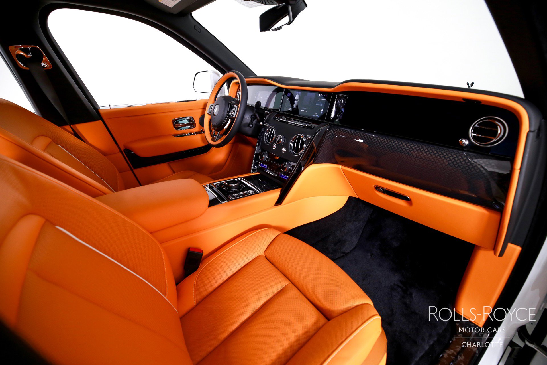 Used 2025 Rolls-Royce Cullinan Black Badge image 35