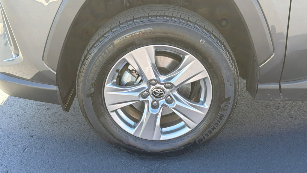 Certified 2025 Toyota RAV4 XLE AWD/4WD image 9