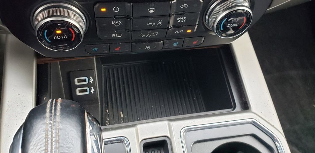 Used 2019 Ford F150 Lariat w/ Equipment Group 502A Luxury AWD/4WD image 16
