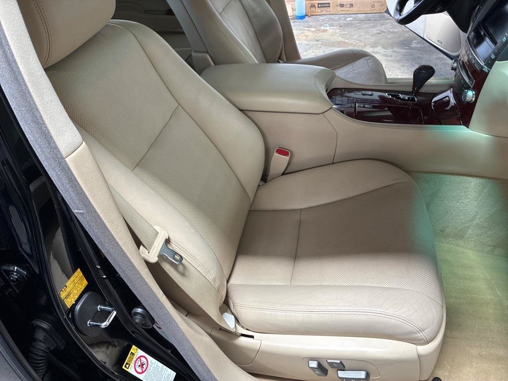 Used 2012 Lexus LS 460 w/ Comfort Pkg RWD image 16