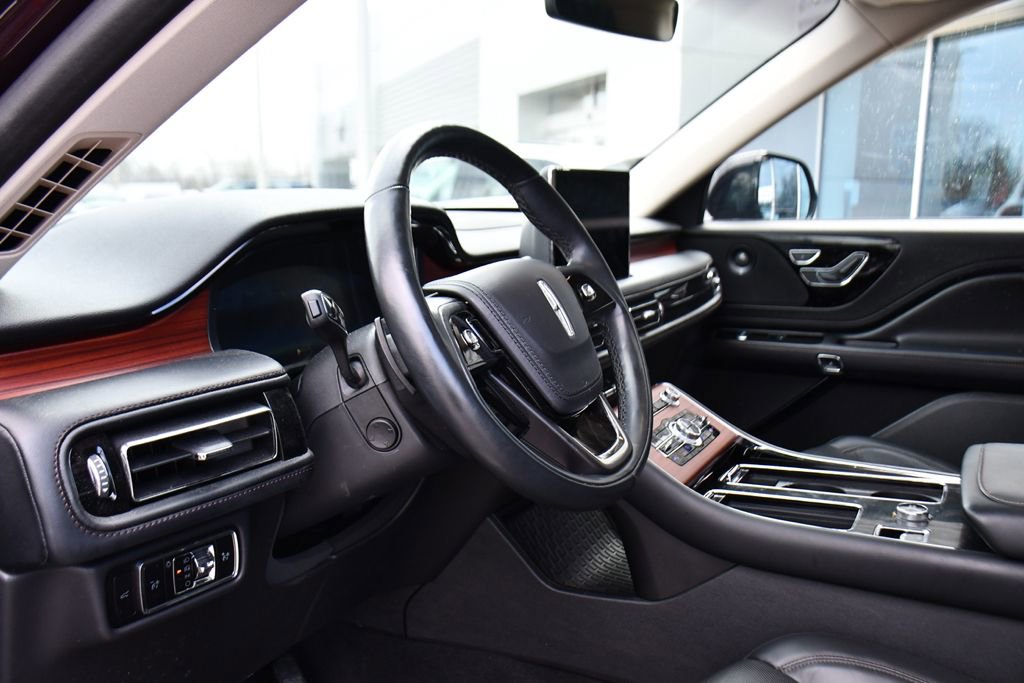 Used 2023 Lincoln Aviator Reserve w/ Jet Appearance Package image 11