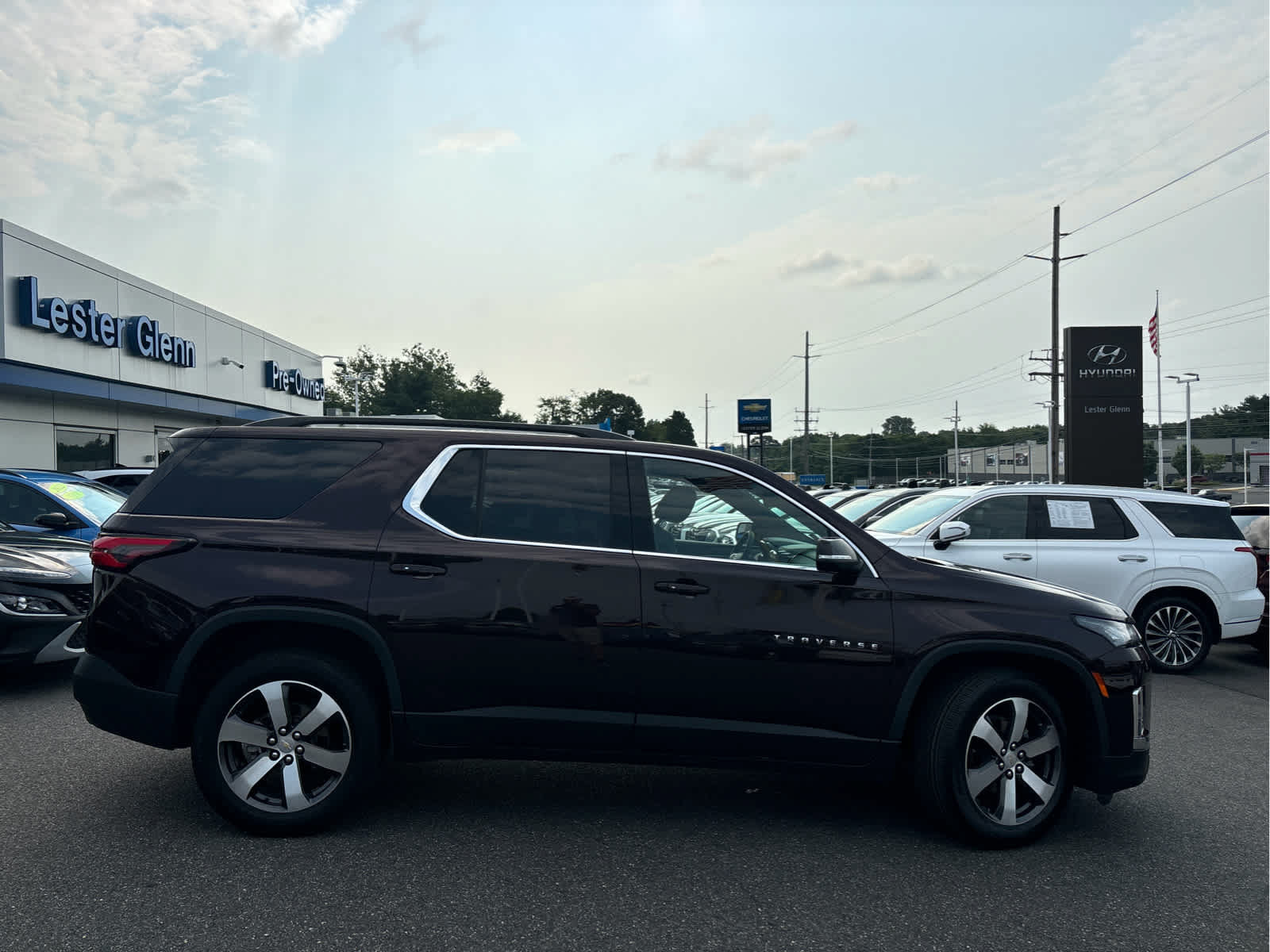 Certified 2023 Chevrolet Traverse LT w/ LT Premium Package AWD/4WD image 3