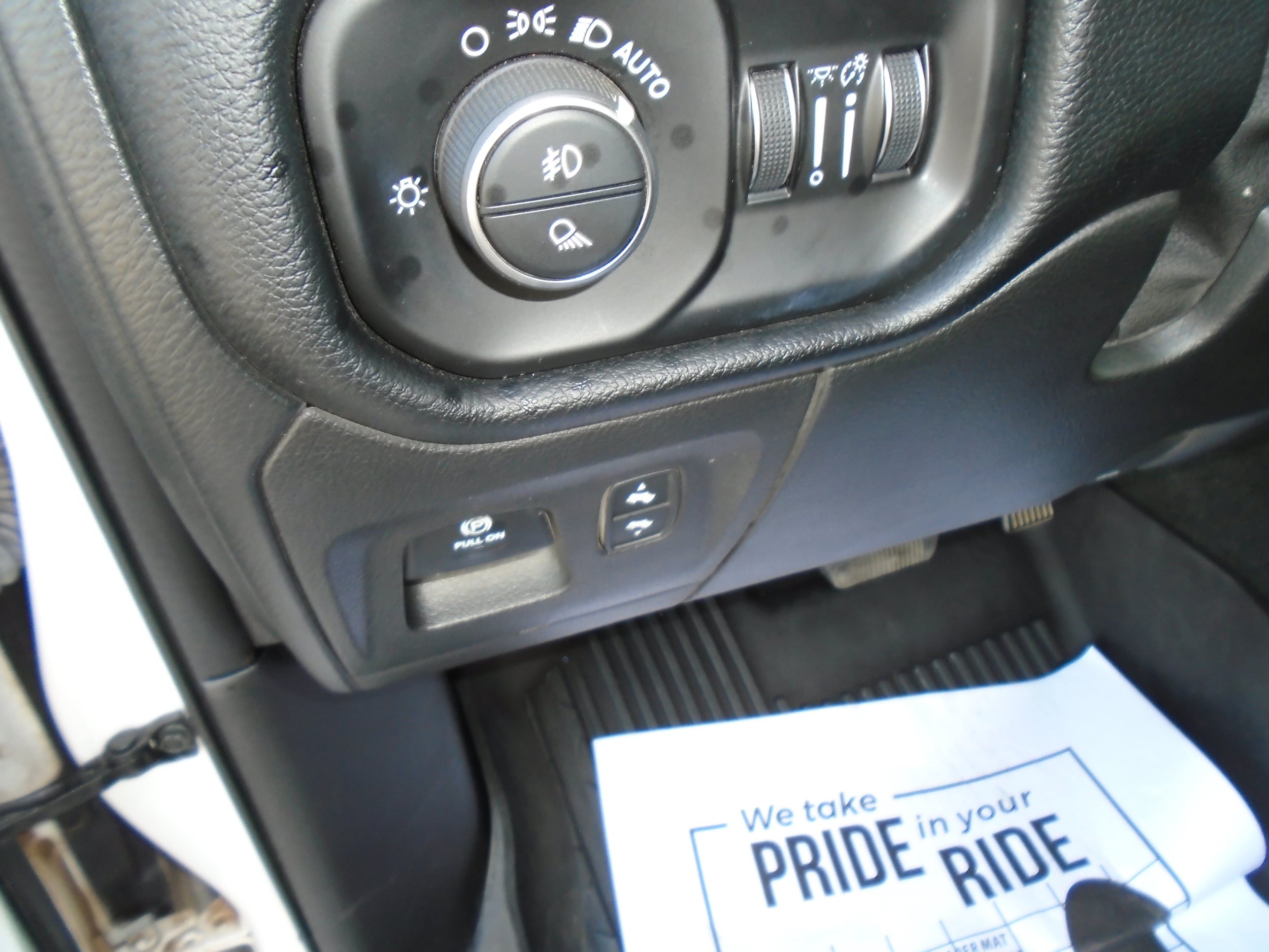 Used 2021 RAM 1500 Laramie AWD/4WD image 16