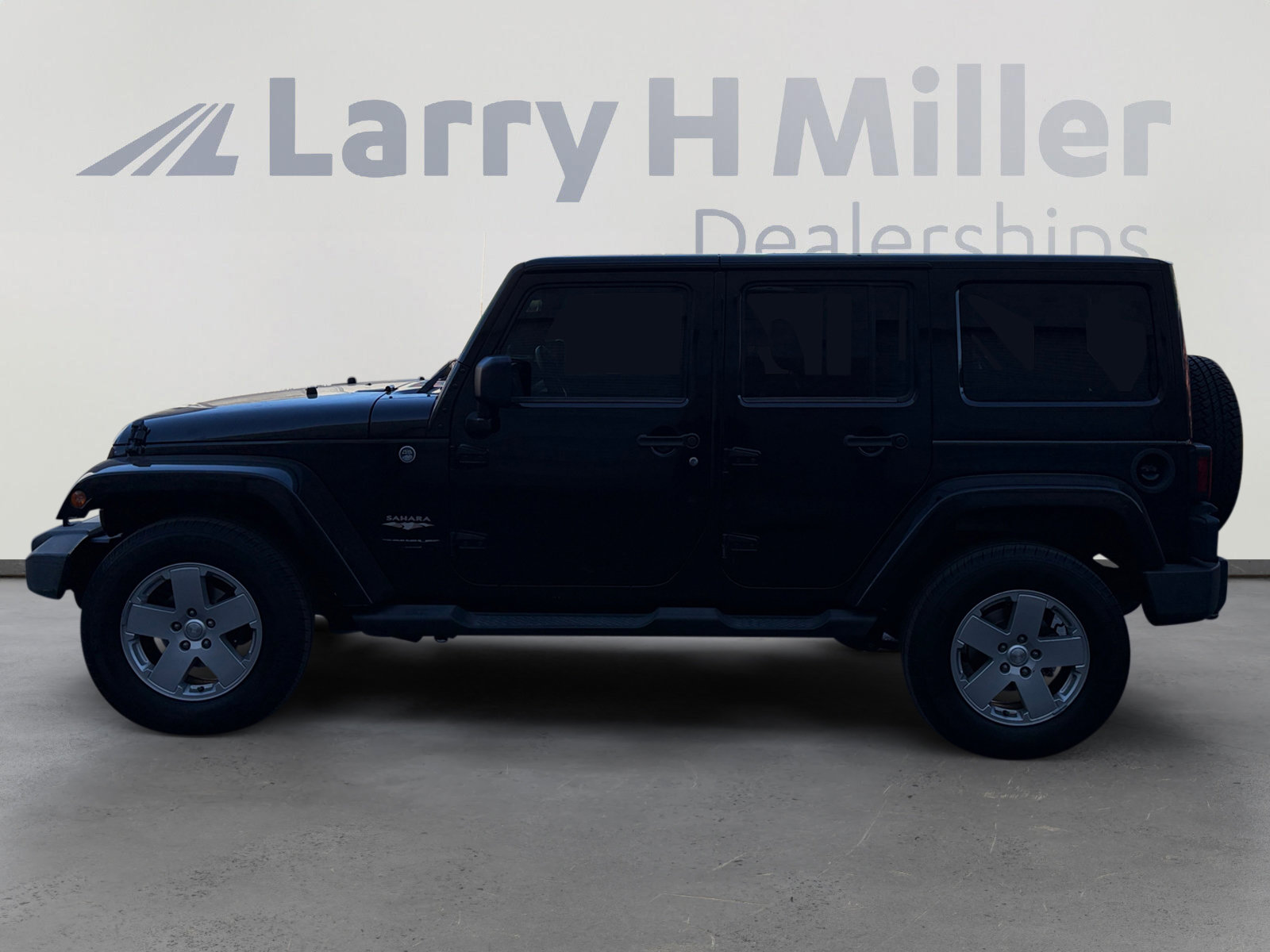 Used 2012 Jeep Wrangler Unlimited Sahara w/ Connectivity Group image 2