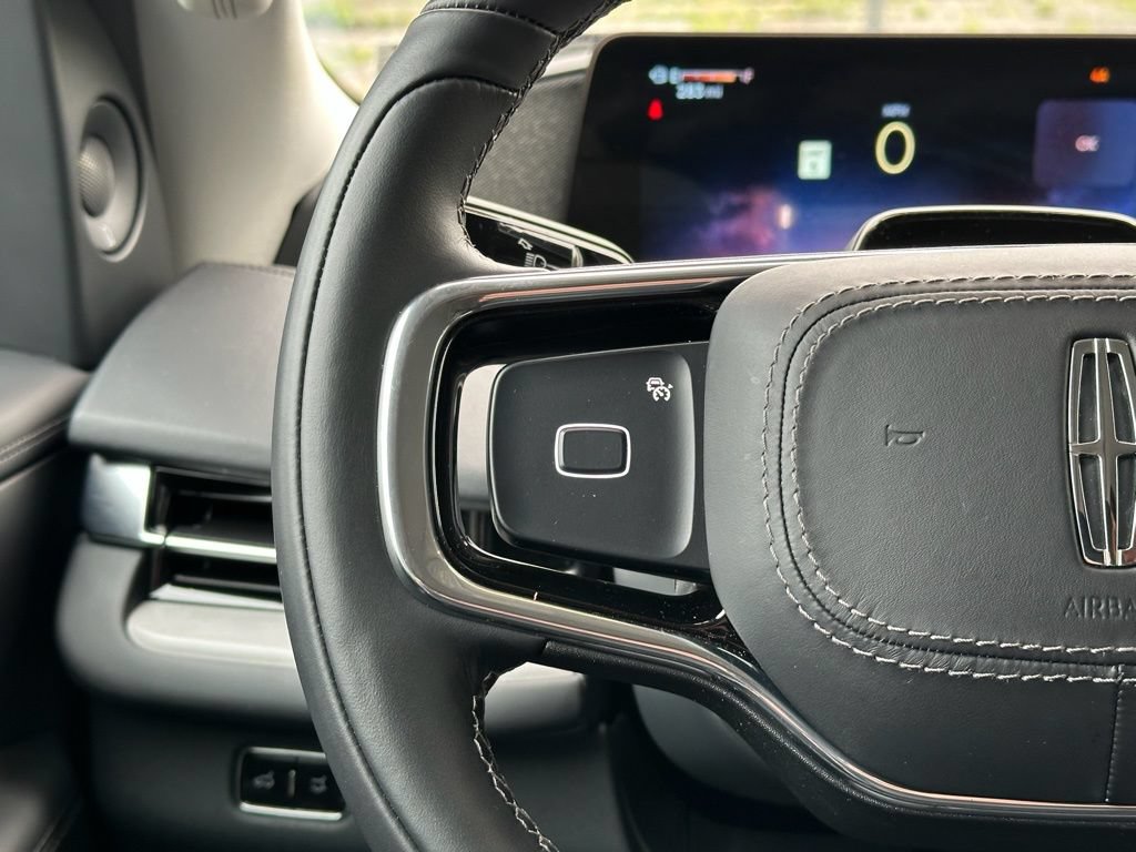 New 2025 Lincoln Navigator Reserve AWD/4WD image 9