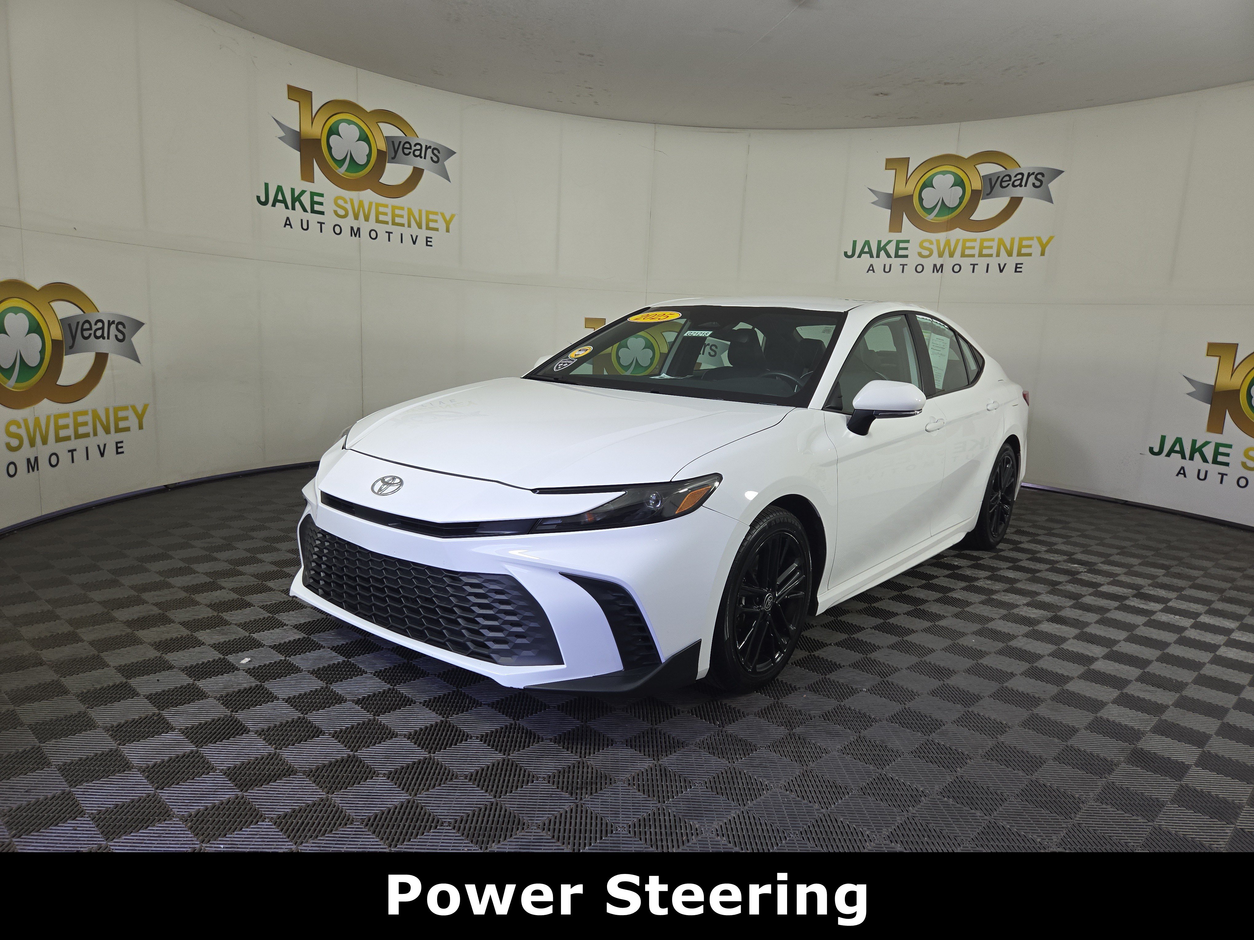 Used 2025 Toyota Camry SE FWD image 3