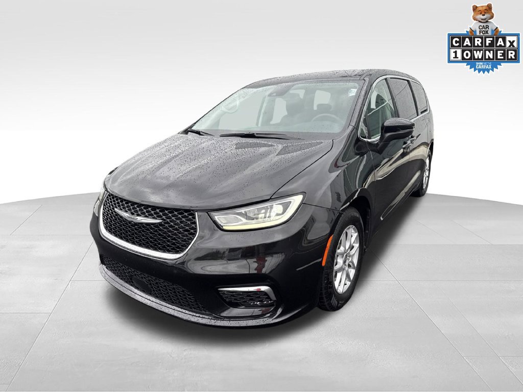 Used 2023 Chrysler Pacifica Touring-L FWD image 7