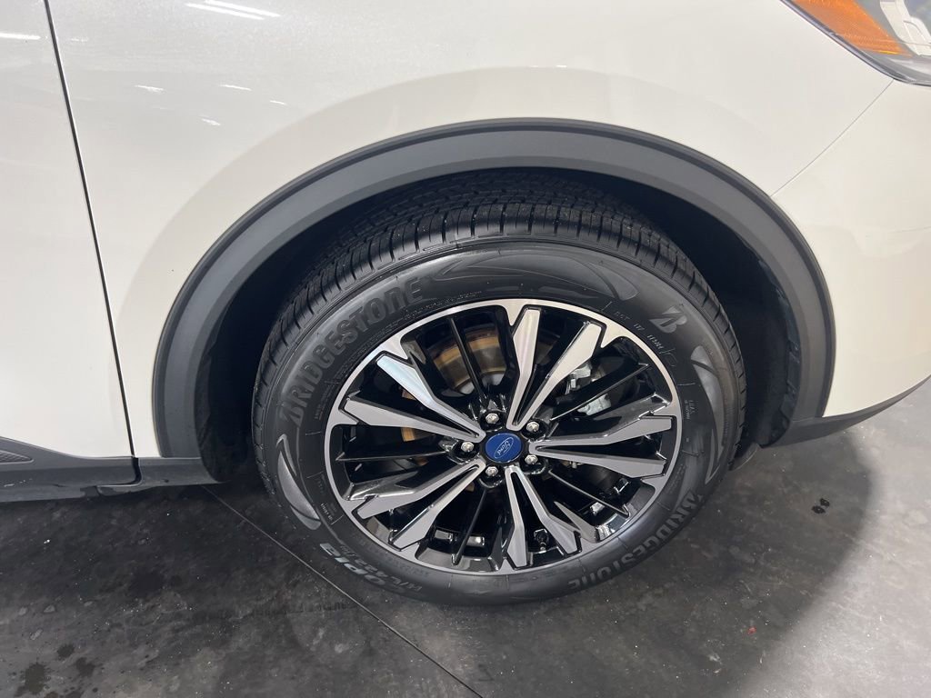 Used 2022 Ford Escape SEL w/ SEL Stealth AWD Package image 36