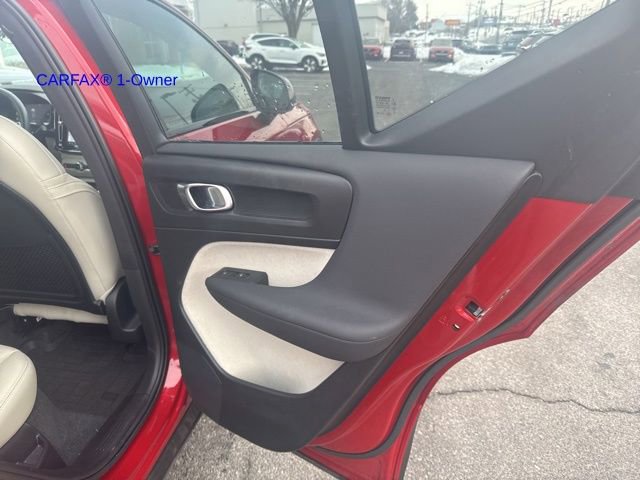 Certified 2023 Volvo XC40 B5 Plus w/ Climate Package image 8