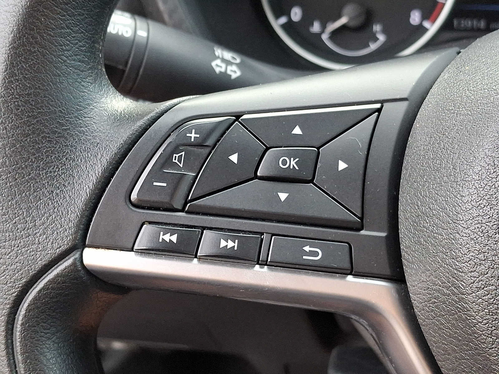 Used 2023 Nissan Sentra SV FWD image 17