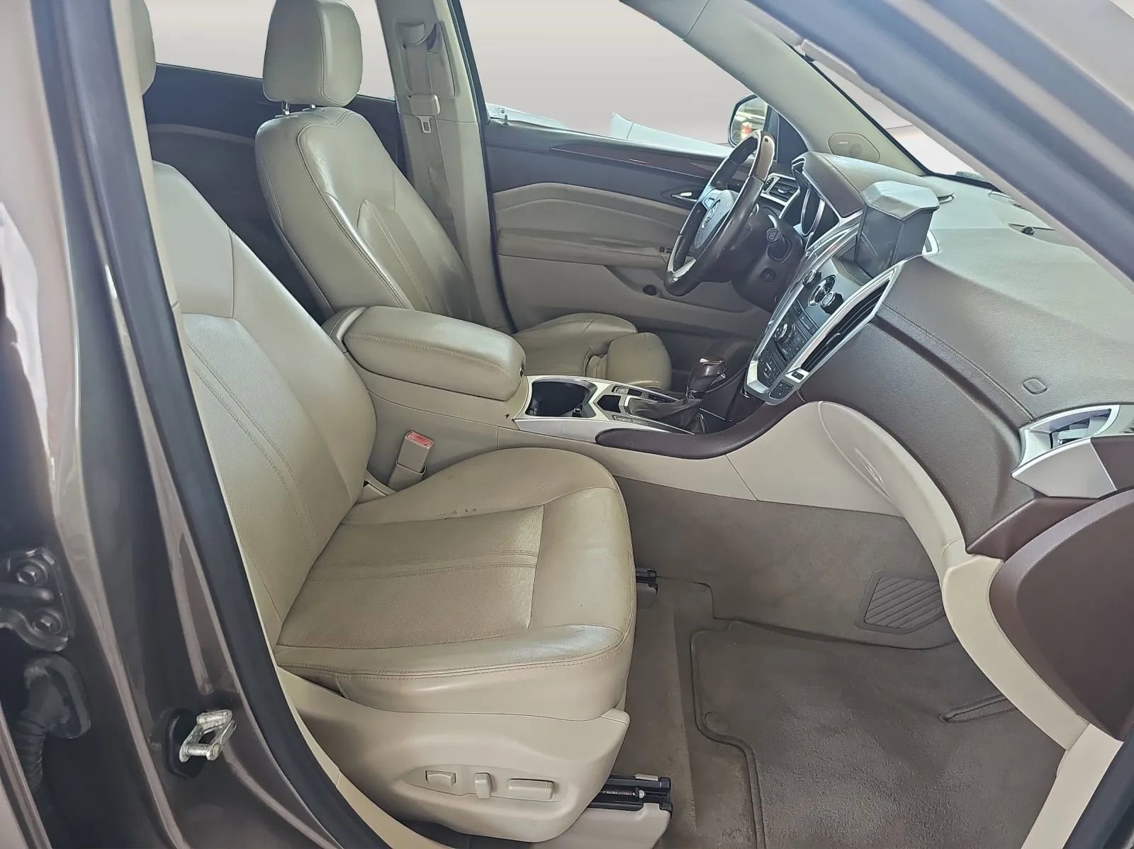 Used 2011 Cadillac SRX Luxury image 18