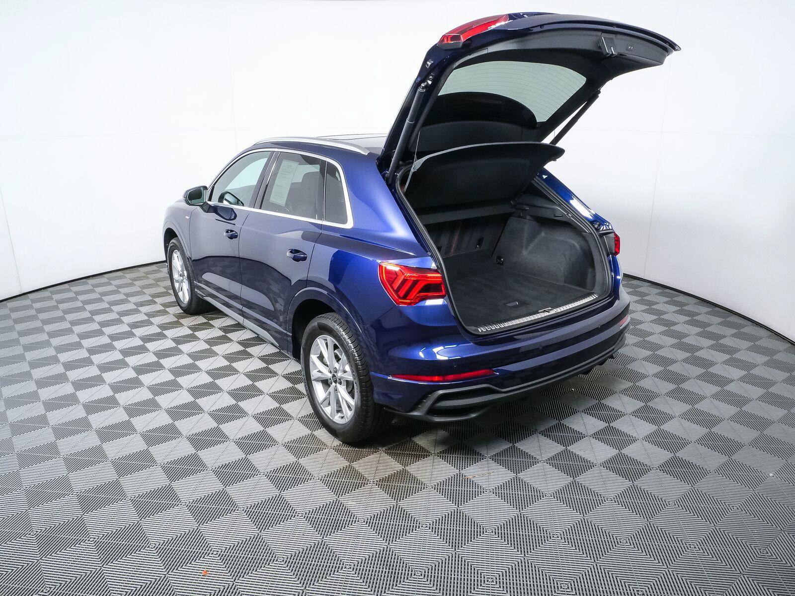 Used 2024 Audi Q3 2.0T Premium AWD/4WD image 28