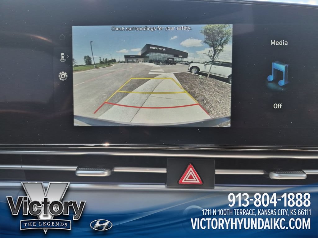 Used 2025 Hyundai Elantra Limited FWD image 20