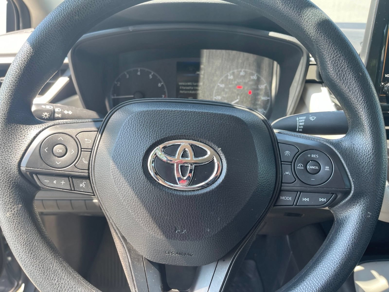 Used 2025 Toyota Corolla LE w/ Convenience Package FWD image 19