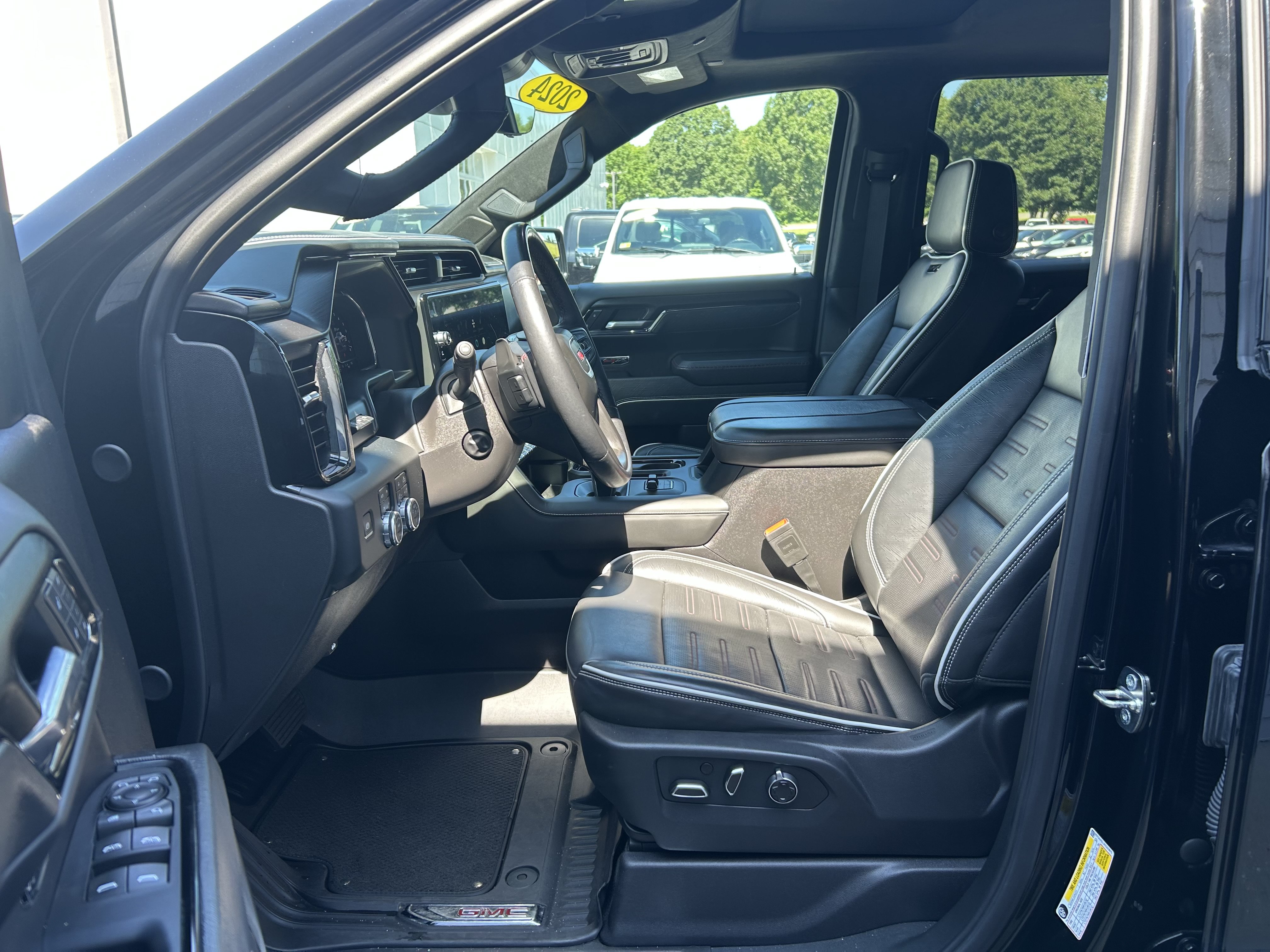 Used 2024 GMC Sierra 1500 AT4X AWD/4WD image 9
