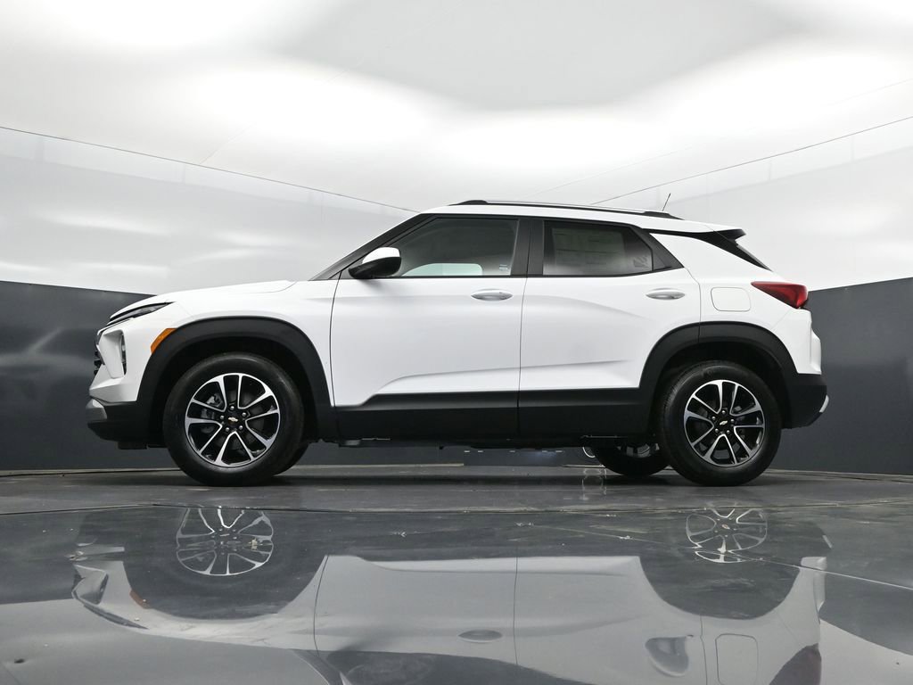 New 2026 Chevrolet TrailBlazer LT w/ LT Cold Weather Package FWD image 39