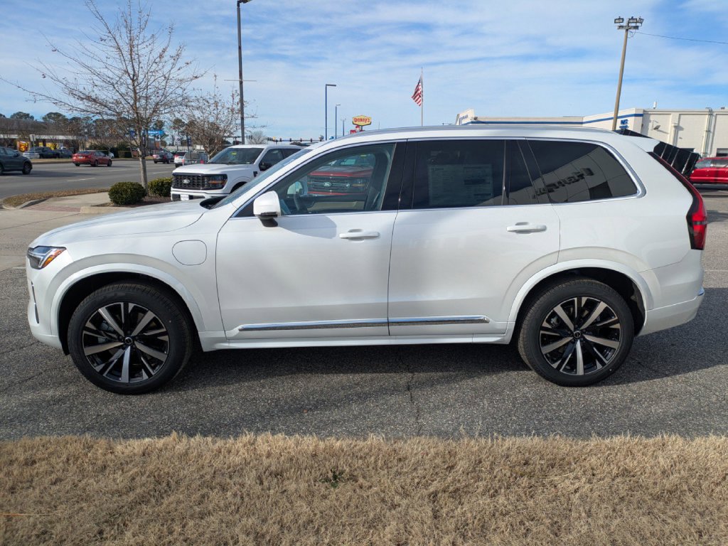 New 2025 Volvo XC90 T8 Core w/ Climate Package AWD/4WD image 7