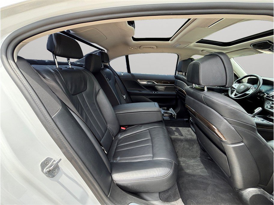 Used 2021 BMW 740i RWD image 46